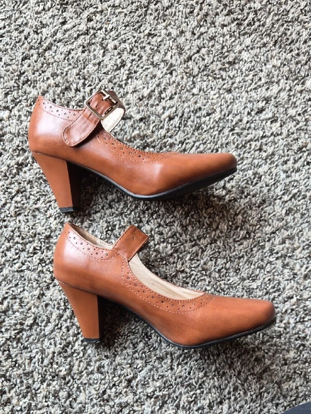 Classic Mary Jane Heels in Brown Size 6.5 (37)